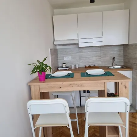 Jela * Βελιγράδι